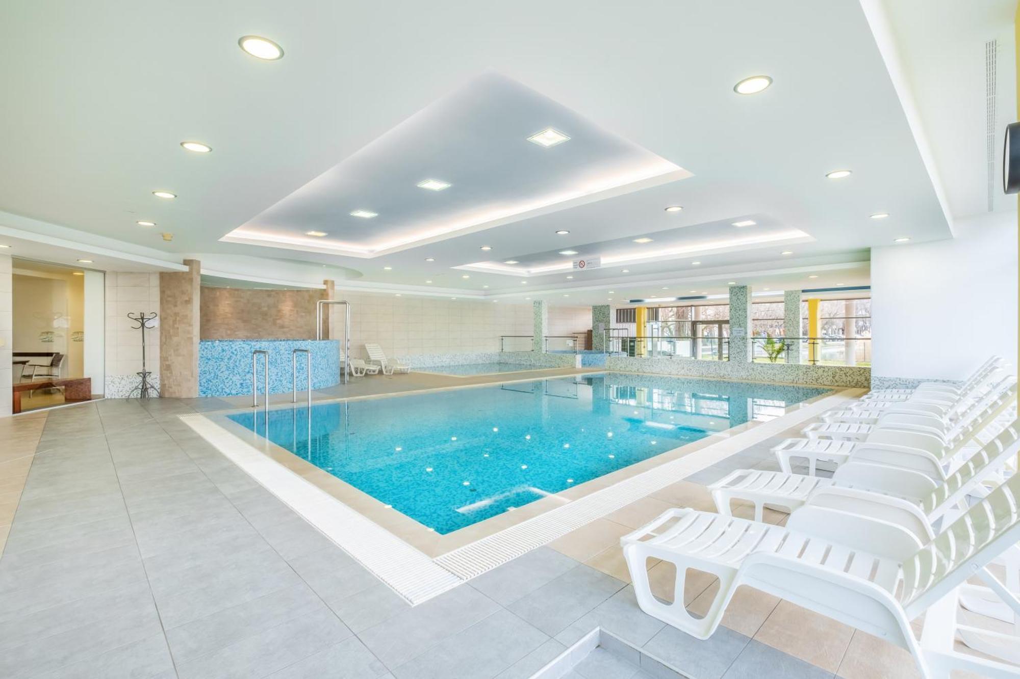 Myflat Club 218 Gold7 Wellness Apartment *